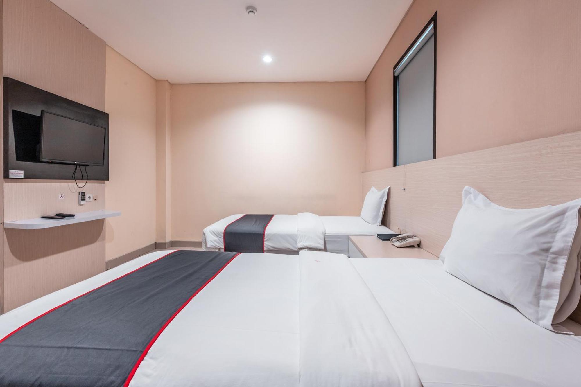 Collection O Hotel Igloo Bekasi Exteriör bild
