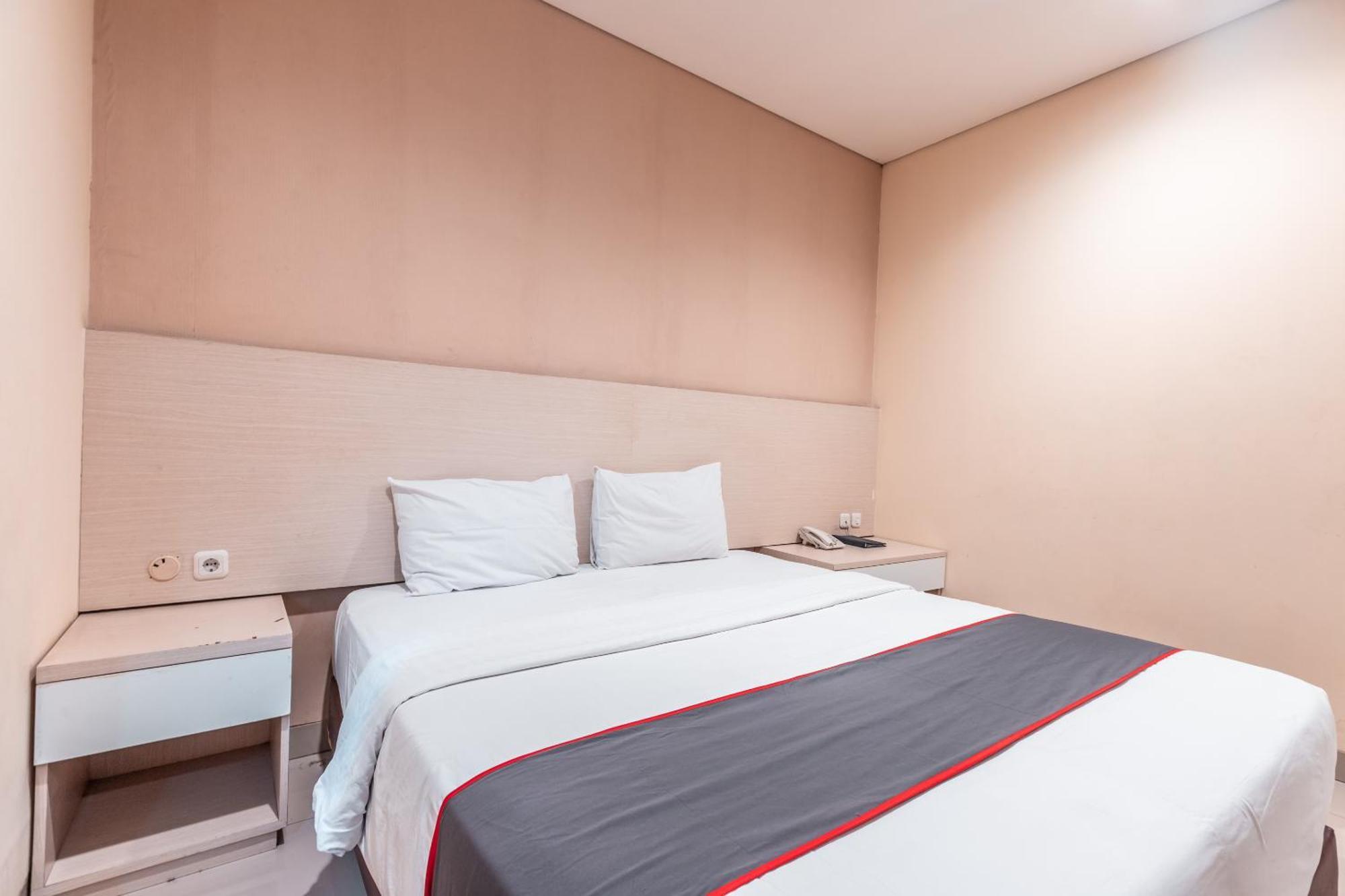 Collection O Hotel Igloo Bekasi Exteriör bild