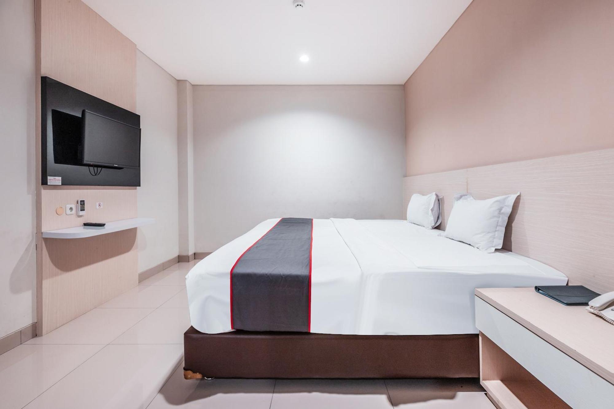 Collection O Hotel Igloo Bekasi Exteriör bild