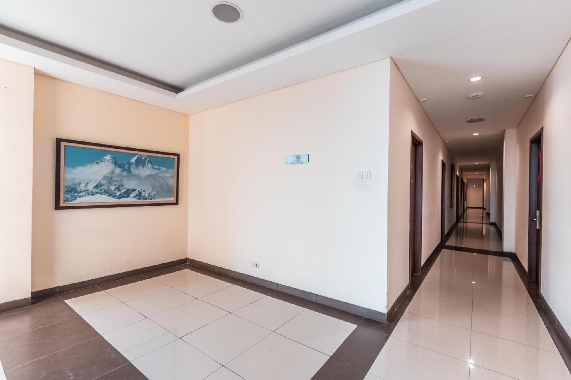 Collection O Hotel Igloo Bekasi Exteriör bild