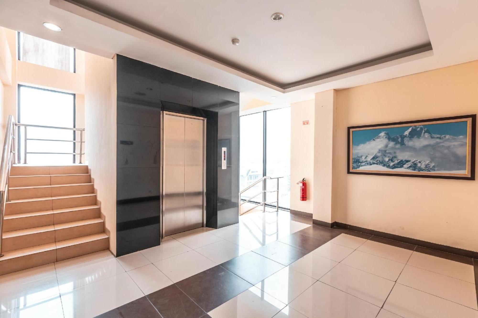 Collection O Hotel Igloo Bekasi Exteriör bild
