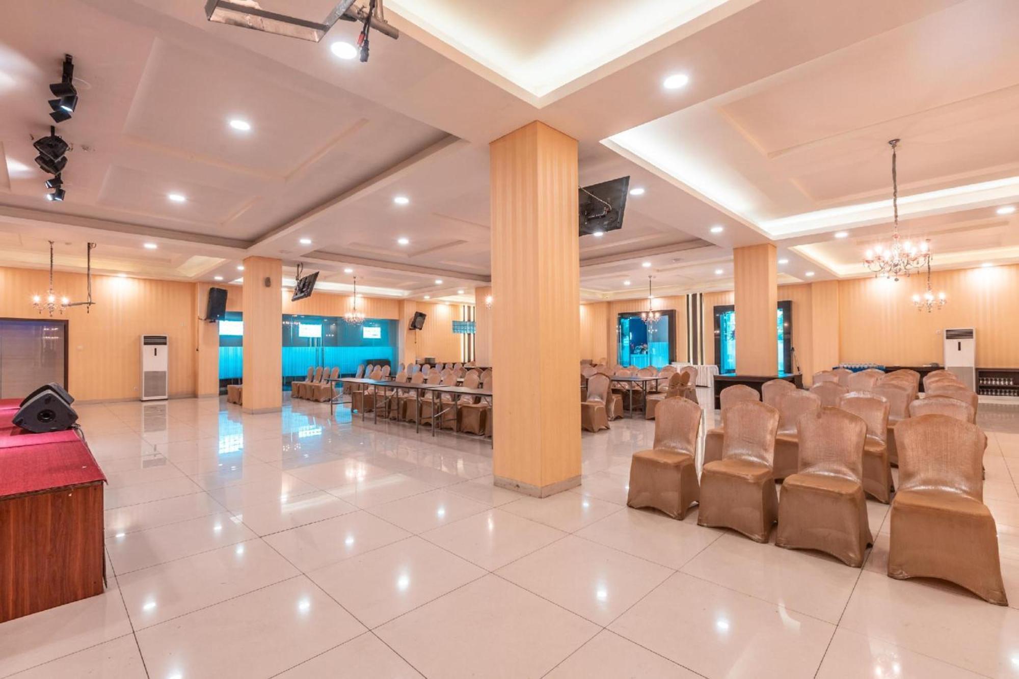 Collection O Hotel Igloo Bekasi Exteriör bild