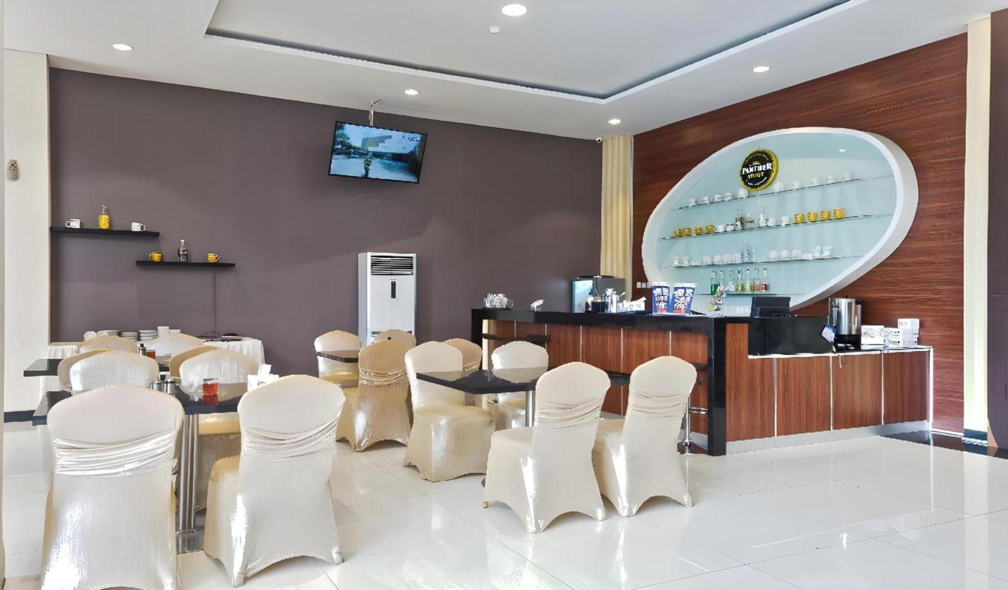 Collection O Hotel Igloo Bekasi Exteriör bild