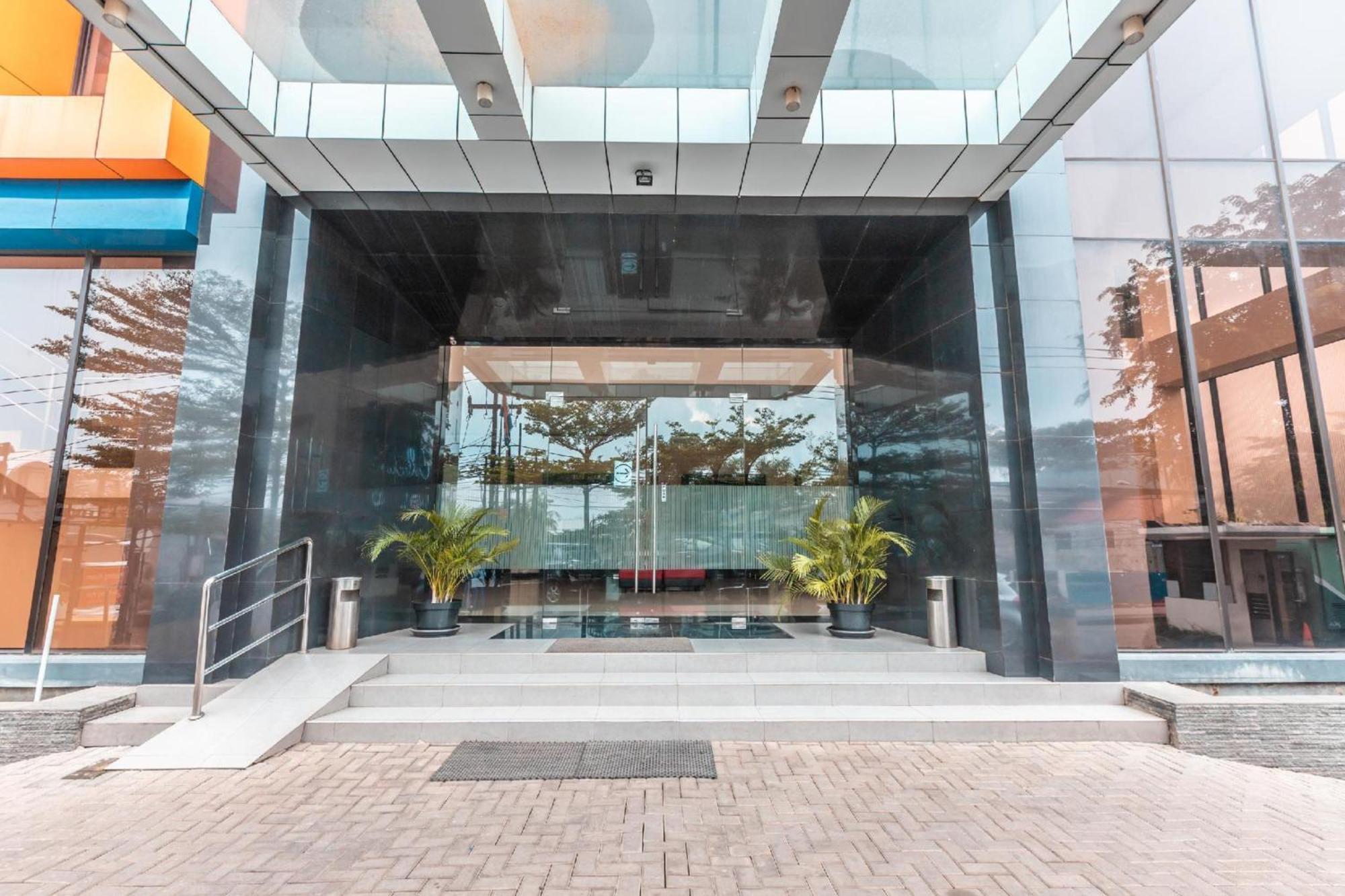 Collection O Hotel Igloo Bekasi Exteriör bild